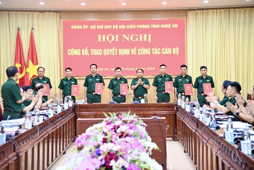 Bộ đội Biên phòng tỉnh Nghệ An trao quyết định bổ nhiệm, điều động cán bộ